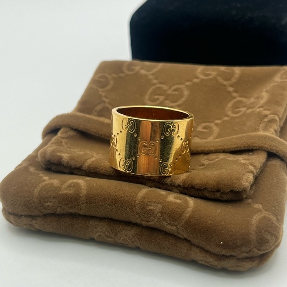 Authentic GUCCI Icon Logo 18K Yellow Gold Ring Band - Picture 2 of 10